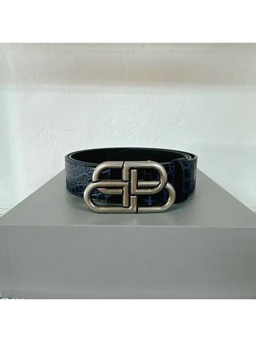 Men s Navy Metal Logo Buckle Crocodile Emboss Calf Leather Belt 570370 4611T 568024 - BALENCIAGA - BALAAN 1