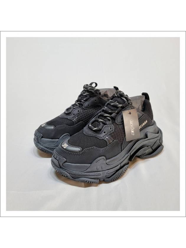 Triple S Low Top Sneakers Black - BALENCIAGA - BALAAN 2