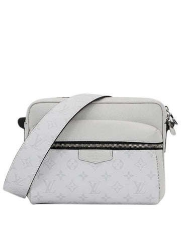 Women s Outdoor Messenger Bag - LOUIS VUITTON - BALAAN 1