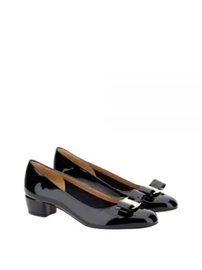 Vara Bow Patent Pumps Black - SALVATORE FERRAGAMO - BALAAN 2