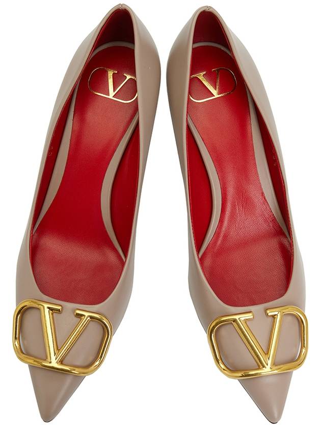 V logo pumps beige - VALENTINO - BALAAN.