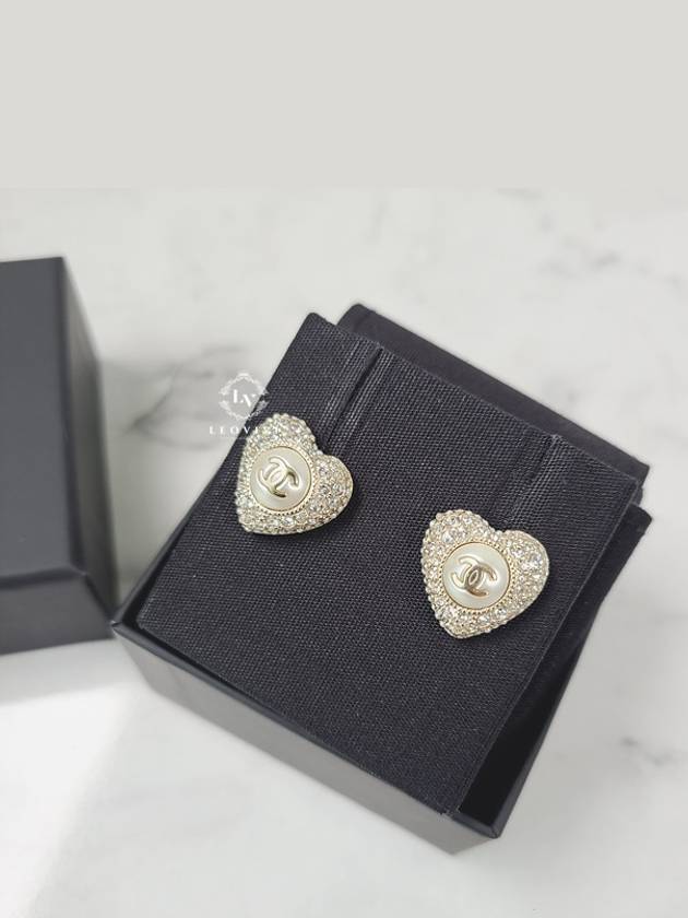 CC Heart Pearl Cubic Earrings Gold White - CHANEL - BALAAN 5