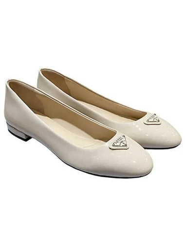 Triangular logo patent leather ballerina flats 32946526 1095496 - PRADA - BALAAN 1