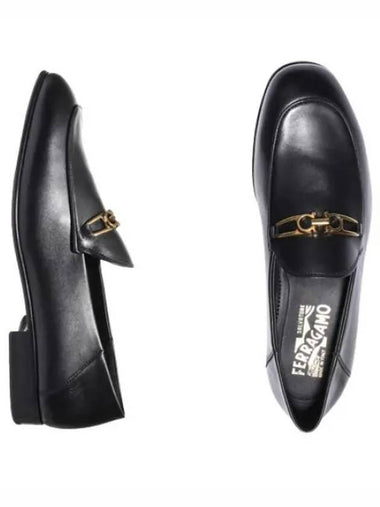 Ferragamo Gancini Ornament Moccasin Loafers - SALVATORE FERRAGAMO - BALAAN 1