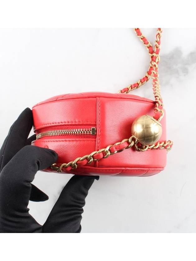 Round red caviar tambourine bag - CHANEL - BALAAN 6