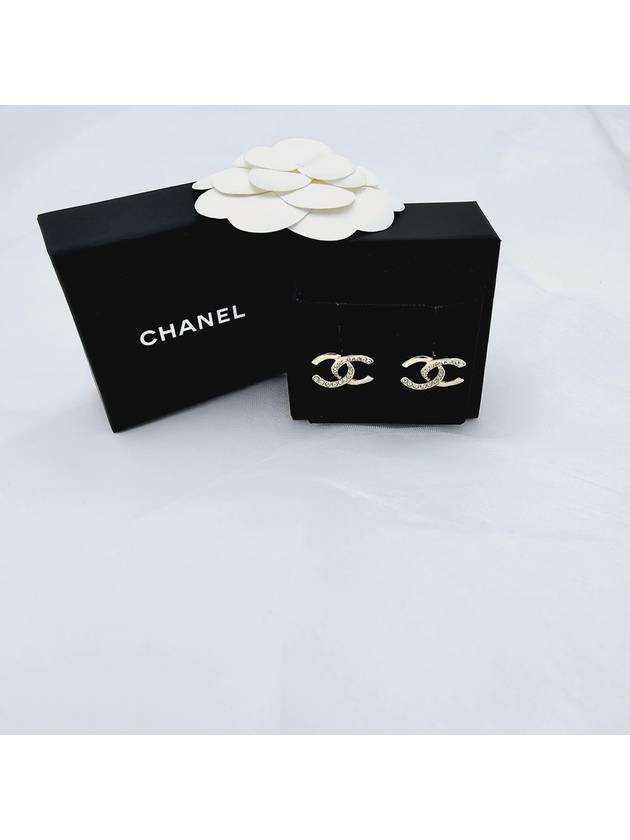 CC Logo Metal Earrings Gold - CHANEL - BALAAN 7