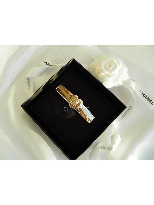 22B CC Logo Heart Gold Hairpin AB9124 - CHANEL - BALAAN 7