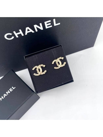 25C Women s Basic CC Logo Season Earrings Gold ABE953 - CHANEL - BALAAN 1