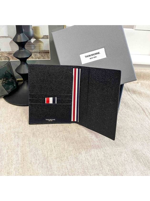 Pebble Grain Passport Holder Card Wallet Black - THOM BROWNE - BALAAN 4