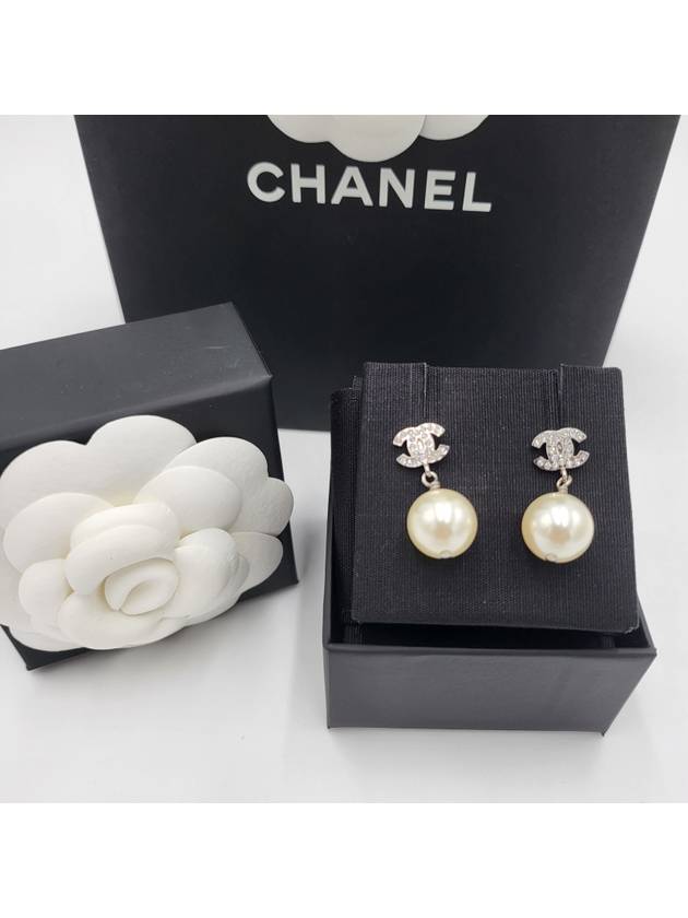 Metal Glass Strass Pearly White Earrings Silver - CHANEL - BALAAN 2