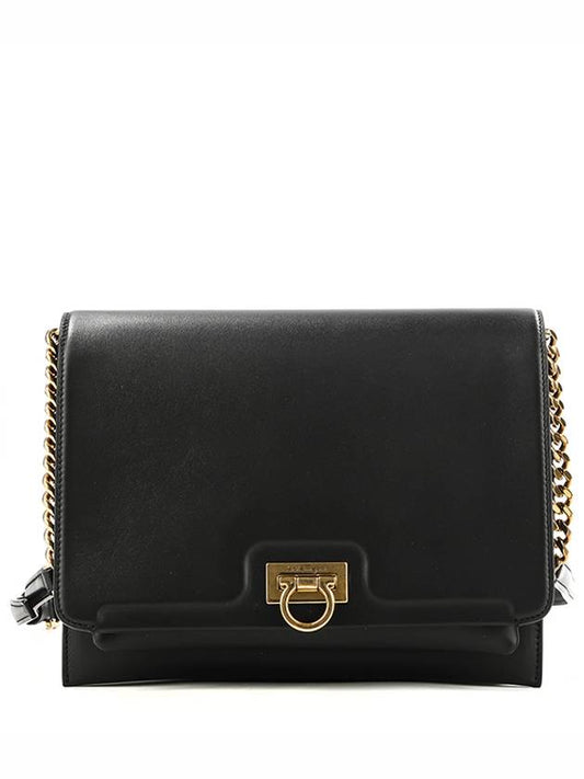 Gancini Trifolio Flap Leather Shoulder Bag Black - SALVATORE FERRAGAMO - BALAAN 2