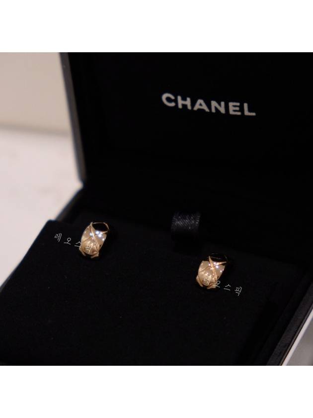 Coco Crush Earrings Quilted Motif 18K Beige Gold - CHANEL - BALAAN 2