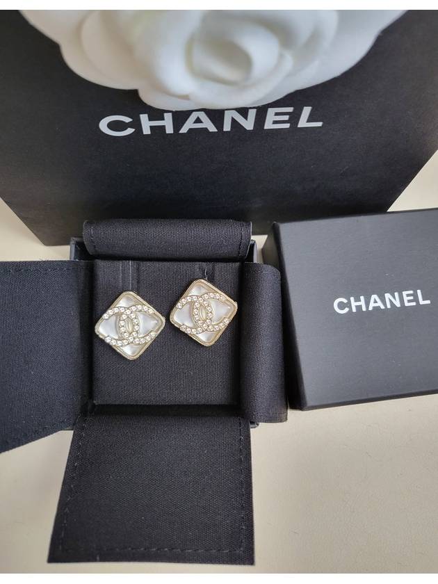 Classic CC logo square crystal resin pearl white earrings square earrings AB8403 - CHANEL - BALAAN 6