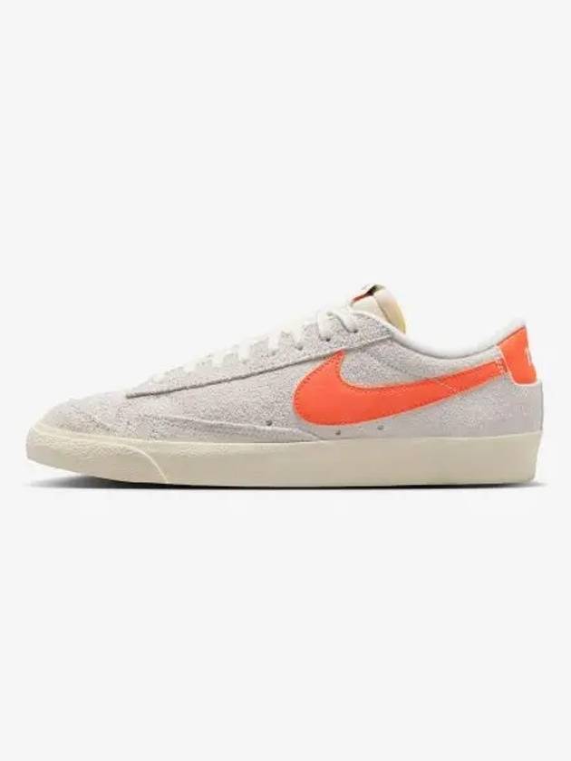 Blazer 77 Premium Low Top Sneakers Orange Summit White - NIKE - BALAAN 2