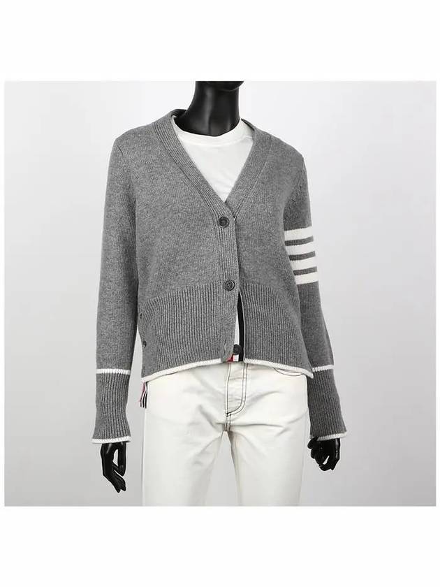 Women's Fine Merino Jersey Sailboat 4 Bar Boxy V Neck Cardigan Light Grey - THOM BROWNE - BALAAN 3