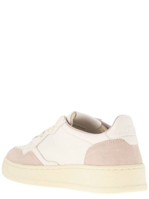 MEDALIST LOW - White leather and suede sneakers in powder - AUTRY - BALAAN 3