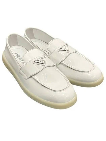 Women s Triangle Logo Patent Leather Loafers 1D222N 069 F0009 1096002 - PRADA - BALAAN 1