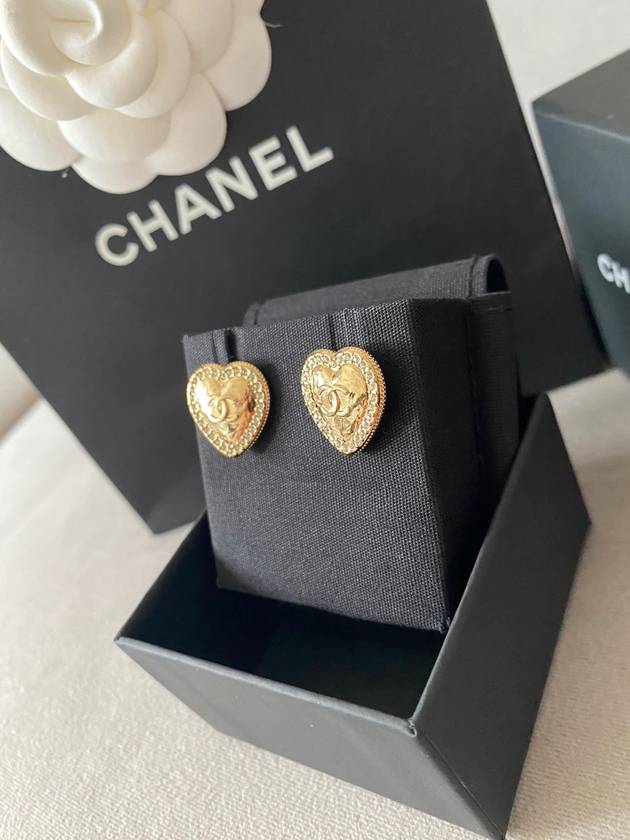 CC Logo Heart Stud Earrings Gold - CHANEL - BALAAN 4