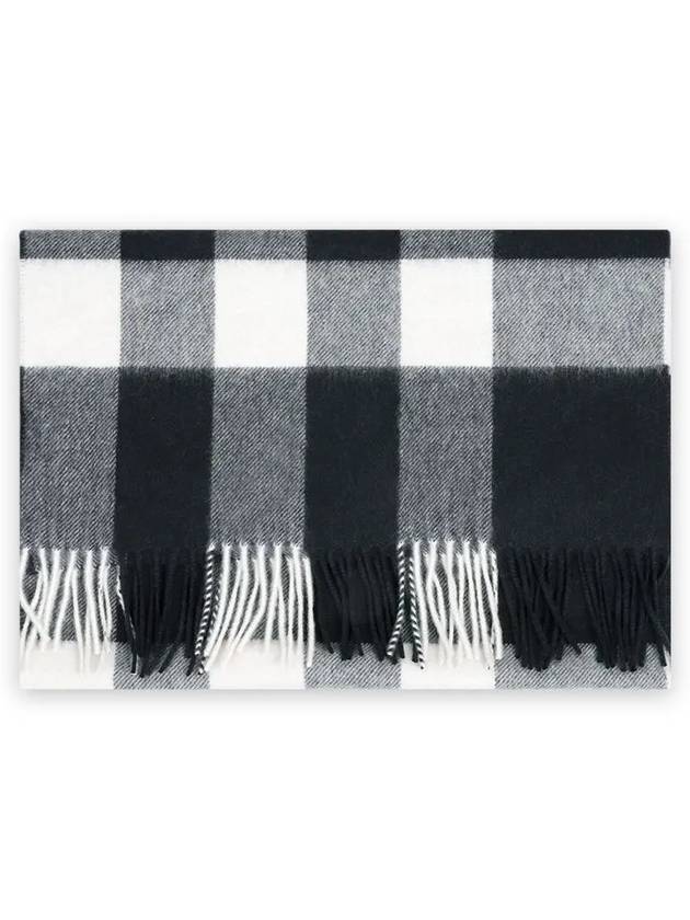 Fringed Checked Cashmere Scarf Navy - BURBERRY - BALAAN 3