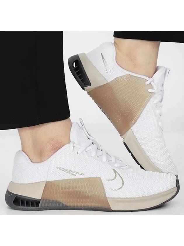 Metcon 9 Training Low Top Sneakers Gold Sanddrift White - NIKE - BALAAN 2