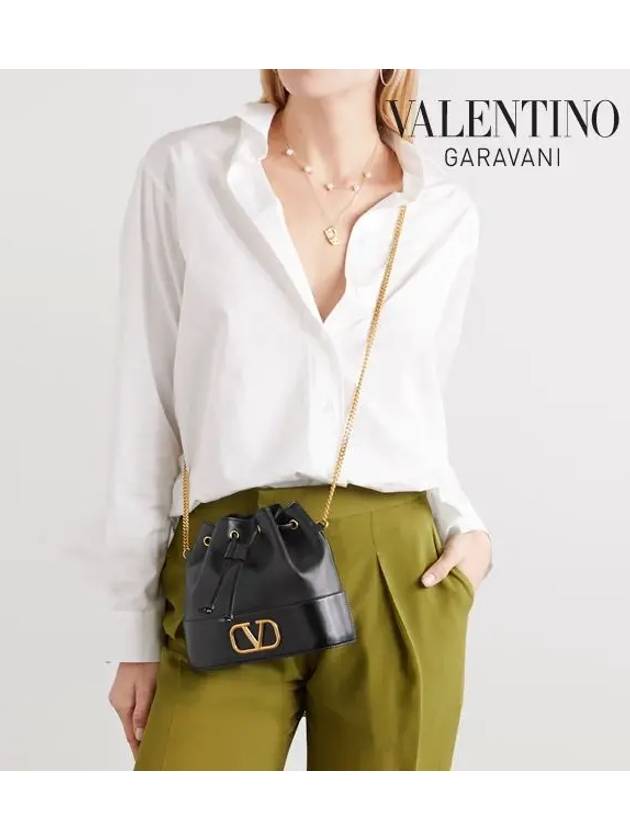 V Logo Signature Chain Napa Leather Bucket Bag Black - VALENTINO - BALAAN 8