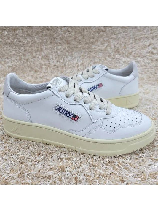 Men's Medalist Light Grey Tab Leather Low Top Sneakers White - AUTRY - BALAAN 2