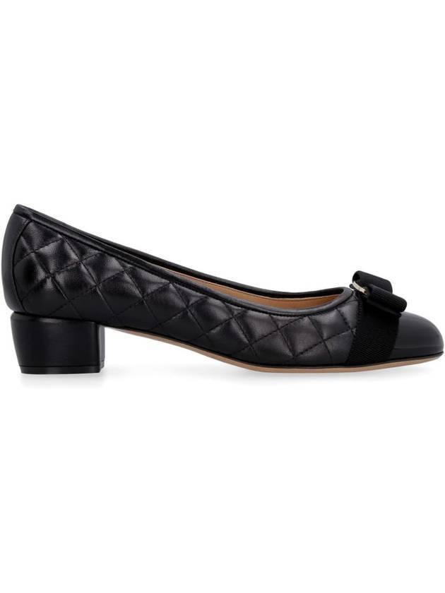 Vara Quilted Pumps Black - SALVATORE FERRAGAMO - BALAAN 1