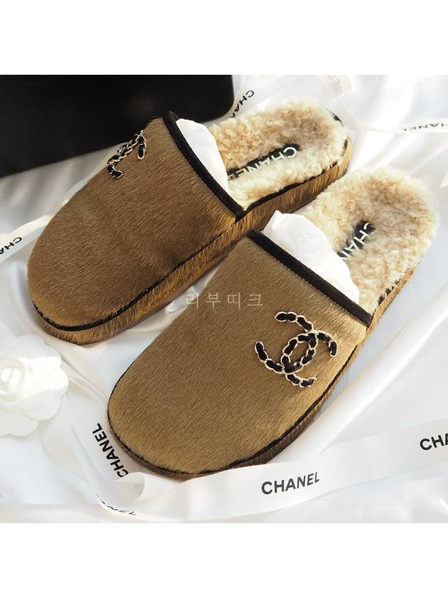 Chain CC Logo Shearling Suede Mule Slippers Beige G38648 - CHANEL - BALAAN 1