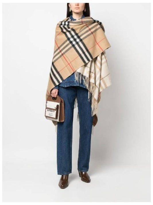 23 Contrast Check Wool Cashmere Cape 8069453 A7026 - BURBERRY - BALAAN 1