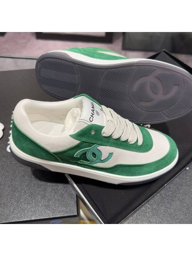 Men's Sneakers Suede Tennis Green CC Logo - CHANEL - BALAAN 6