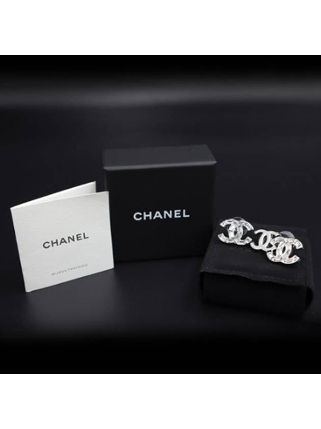 Women s Chanel B23V Silver Unbalanced CC Logo Double Earrings gt Gangbuk used luxury goods - CHANEL - BALAAN 3