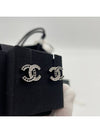 CC logo black white two tone earrings half AB8981 - CHANEL - BALAAN 6