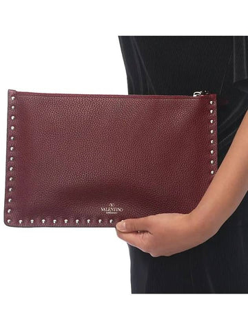 Gold Rockstud Clutch Burgundy VW2P0269VSH C52 - VALENTINO - BALAAN 1