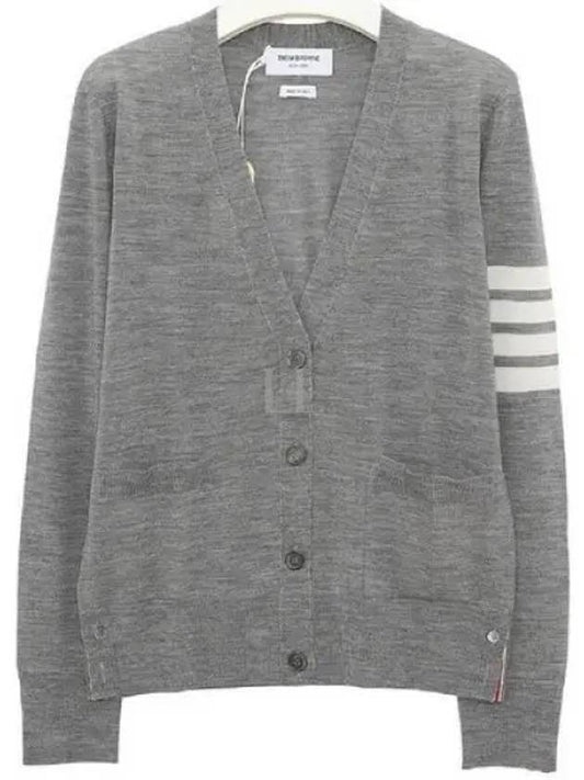 Sustainable Fine Merino Wool 4-Bar Relaxed Fit V-Neck Cardigan Light Grey - THOM BROWNE - BALAAN 2