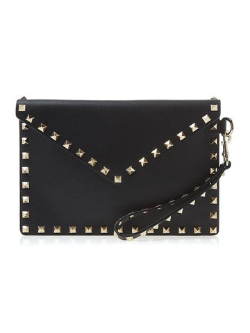 Rockstud Envelope Women's Clutch Bag Black - VALENTINO - BALAAN.