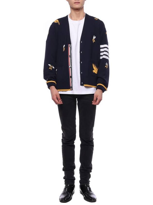 Men's Merino Bird Bee 4 Bar V-Neck Merino Cotton Cardigan Navy - THOM BROWNE - BALAAN 4