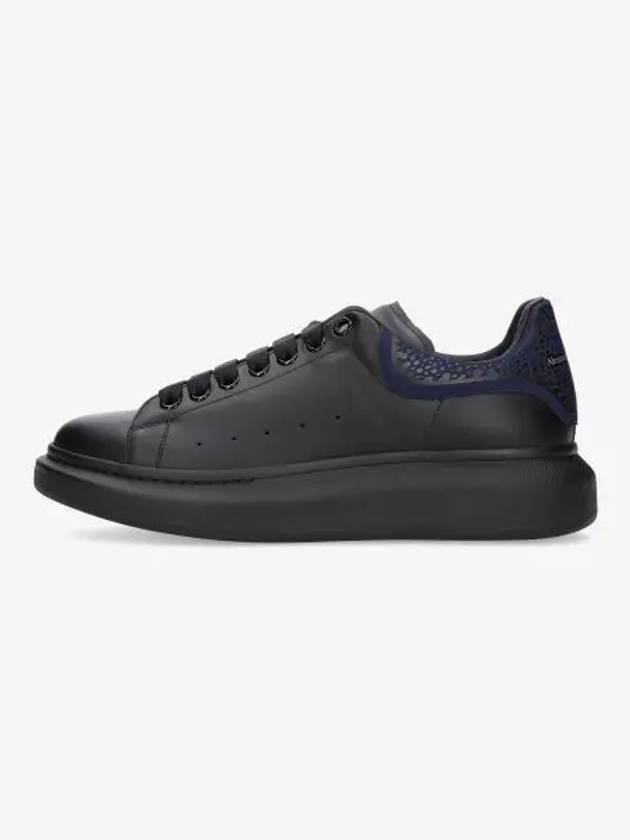 Oversized Sole Navy Tab Low Top Sneakers Black - ALEXANDER MCQUEEN - BALAAN 2