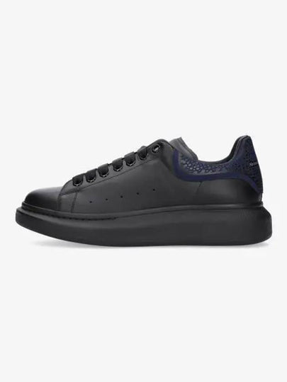 Oversized Sole Navy Tab Low Top Sneakers Black - ALEXANDER MCQUEEN - BALAAN 2