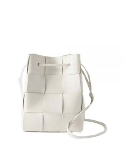 Intrecciato Cassette Small Bucket Bag White - BOTTEGA VENETA - BALAAN 2