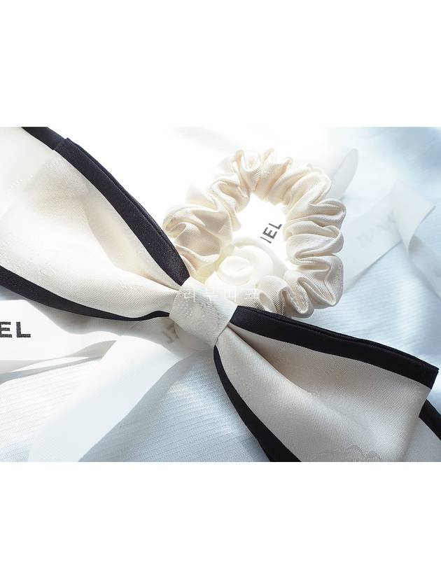 CC Ribbon Hair Scrunch Band White Black - CHANEL - BALAAN 8