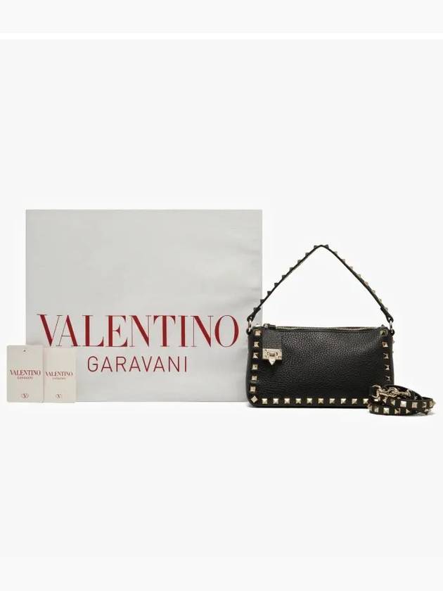 Rockstud Grained Leather Shoulder Bag Black - VALENTINO - BALAAN 4