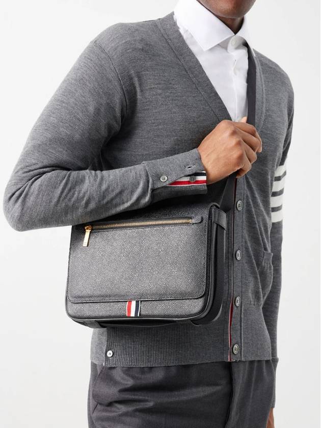 Tonal Strap Leather Reporter Cross Bag Black - THOM BROWNE - BALAAN 3