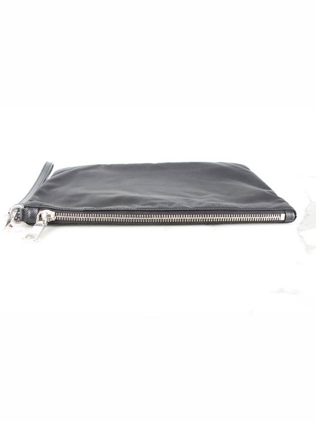 Triangular logo nylon clutch - PRADA - BALAAN 3