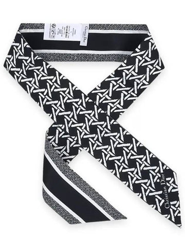 Graphic Cannage Micha Scarf Black White 45CAN106I614 C989 - DIOR - BALAAN 1