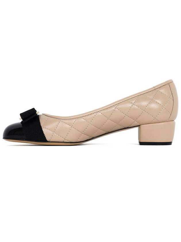 Salvatore Women's Vara Quilted Pumps Heel Beige - SALVATORE FERRAGAMO - BALAAN.