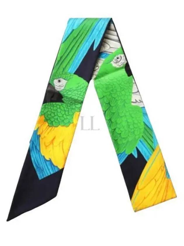 Parrot Print Slik Scarf Black - SALVATORE FERRAGAMO - BALAAN 2