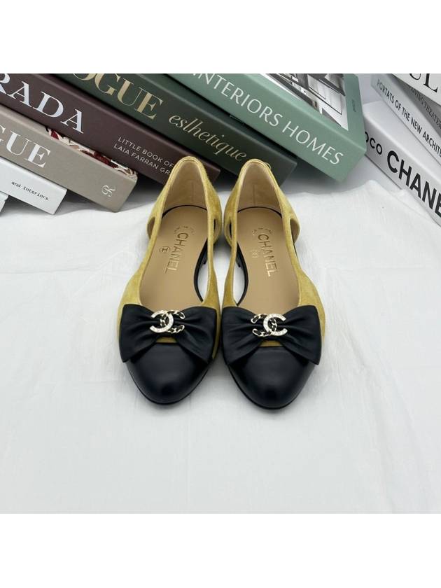 two-tone CC logo ribbon suede flat beige - CHANEL - BALAAN 4