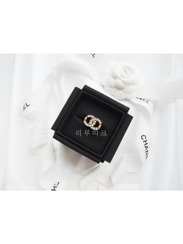 CC Logo Crystal Gold Ring Ring AB5671 - CHANEL - BALAAN 10