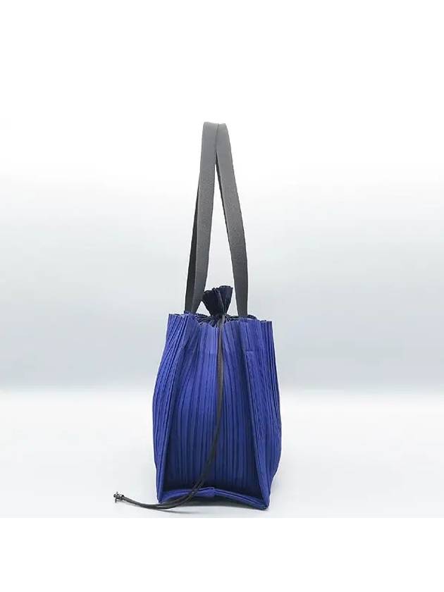 Pleated Please Navy Drawstring Square Shoulder Bag - ISSEY MIYAKE - BALAAN 2