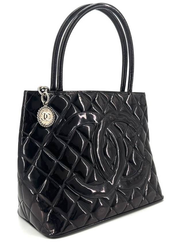 Patent Medallion Coin Bag Tote - CHANEL - BALAAN 2